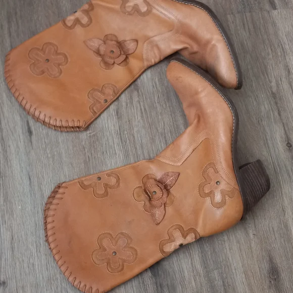 Beautiful Hand Crafted floral Western Boots - Picture 3 of 13